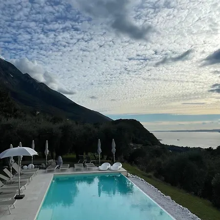 Bed and Breakfast Grand View 4*