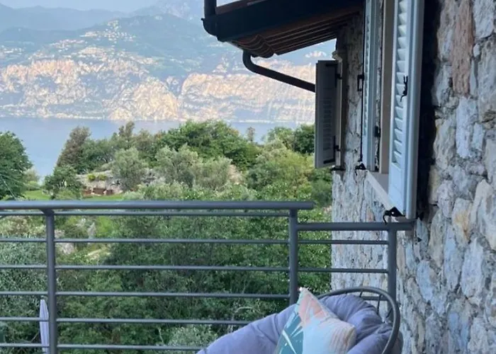 Grand View Bed and Breakfast 4*