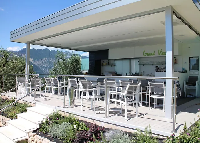 Grand View 4* Μαλτσεζίνε