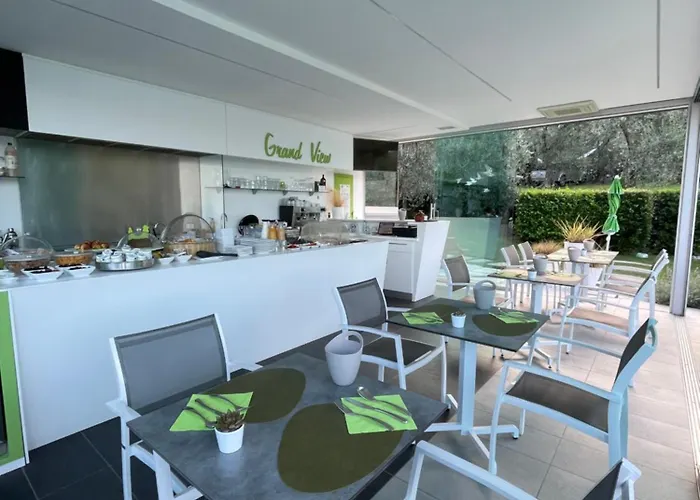 Grand View 4* Μαλτσεζίνε